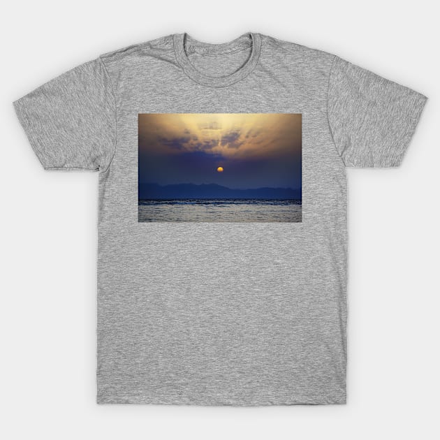 ‘Saudi Sunrise Seascape’ - viewed from Dahab T-Shirt by sleepingdogprod